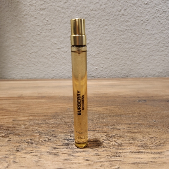 Burberry Gold Perfume for Women - Picture 1 of 2